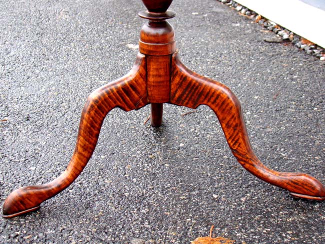 An exceptionally beautiful 18th century New England Chippendale style tilt-top candlestand in highly figured tiger maple circa 1770-1790. — image 3